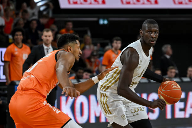 靠精准的传 靠精准的传